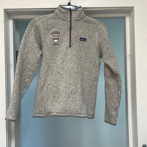 Patagonia - women’s small - 1/4 zip- grey pull over- Washington College Rowing